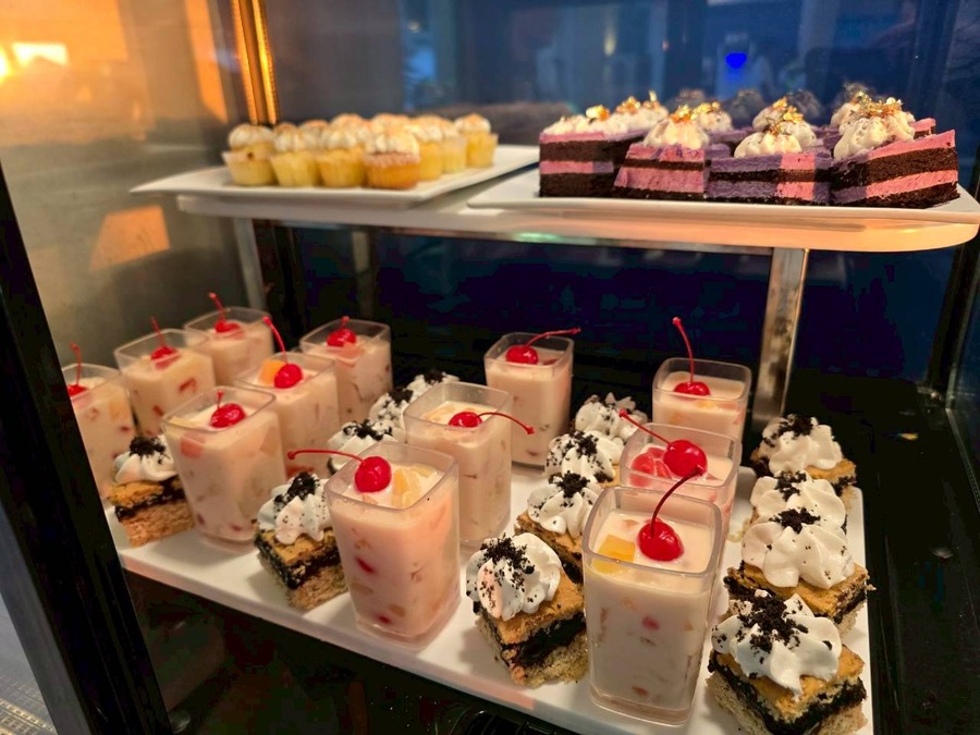 Astoria Boracay White Caf&eacute; 甜點櫃