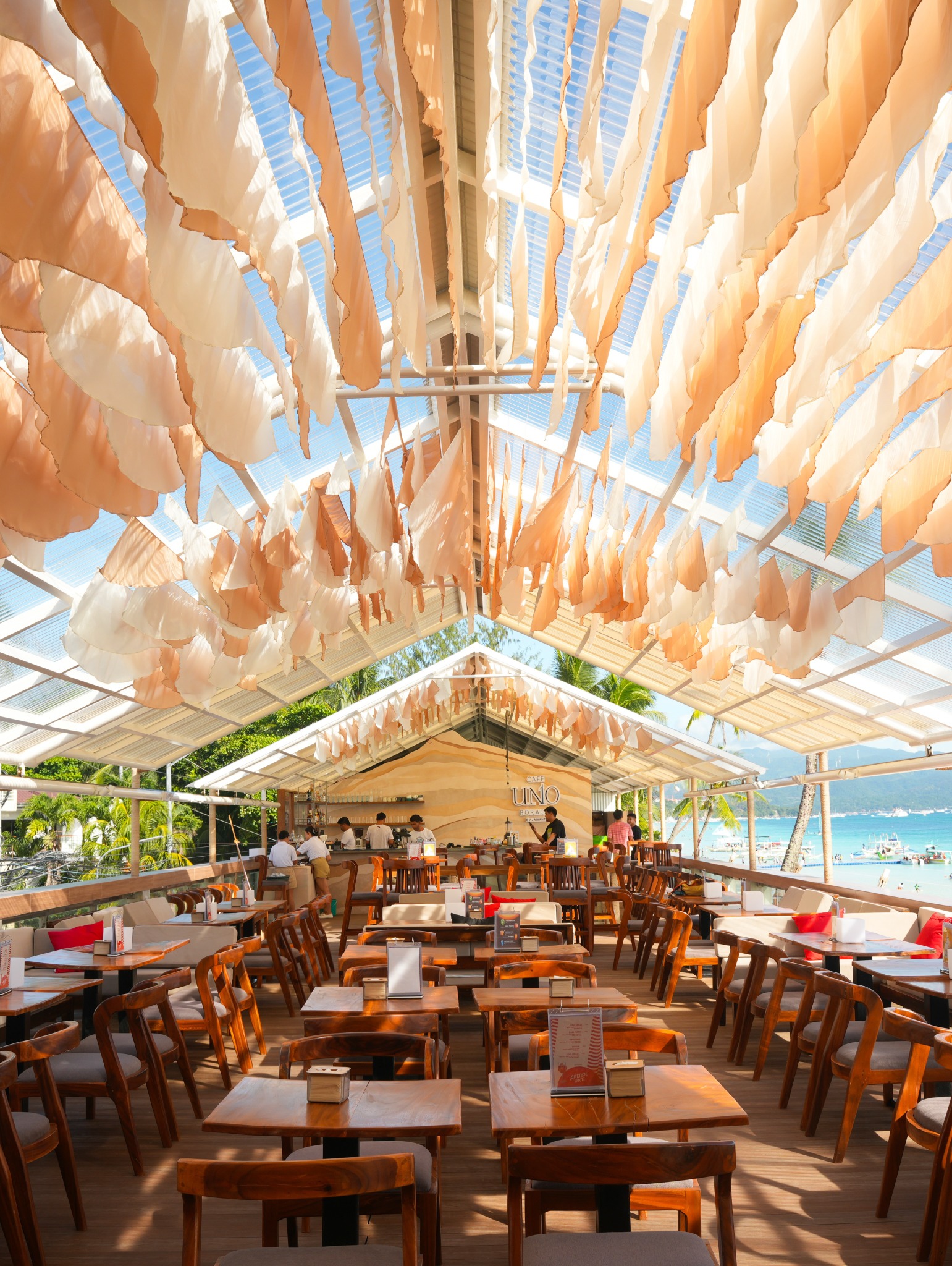 Cafe Uno Boracay 半開放式 rooftop 空間