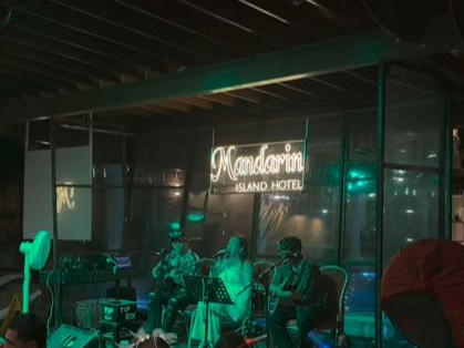 Don Vito Live Band Crowd