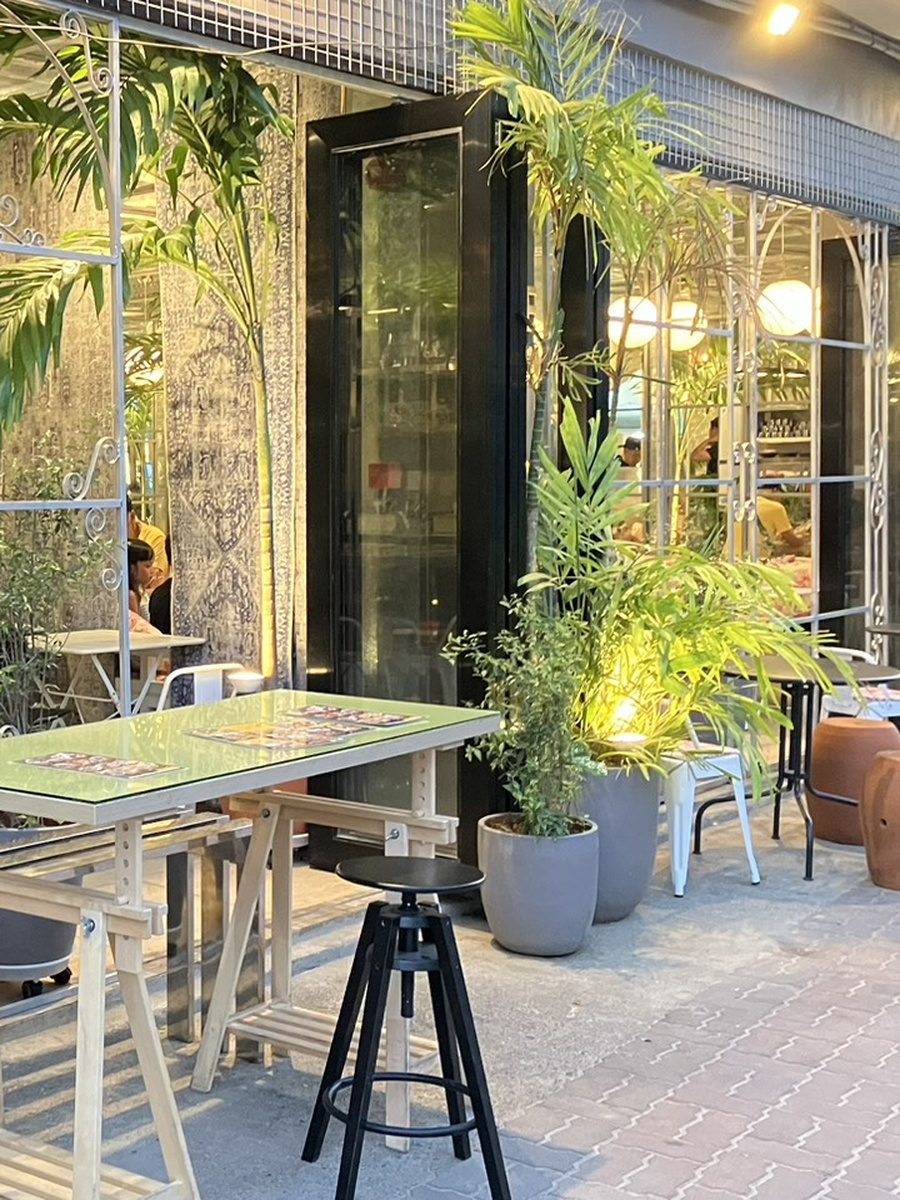 Meze Wrap 新分店外觀