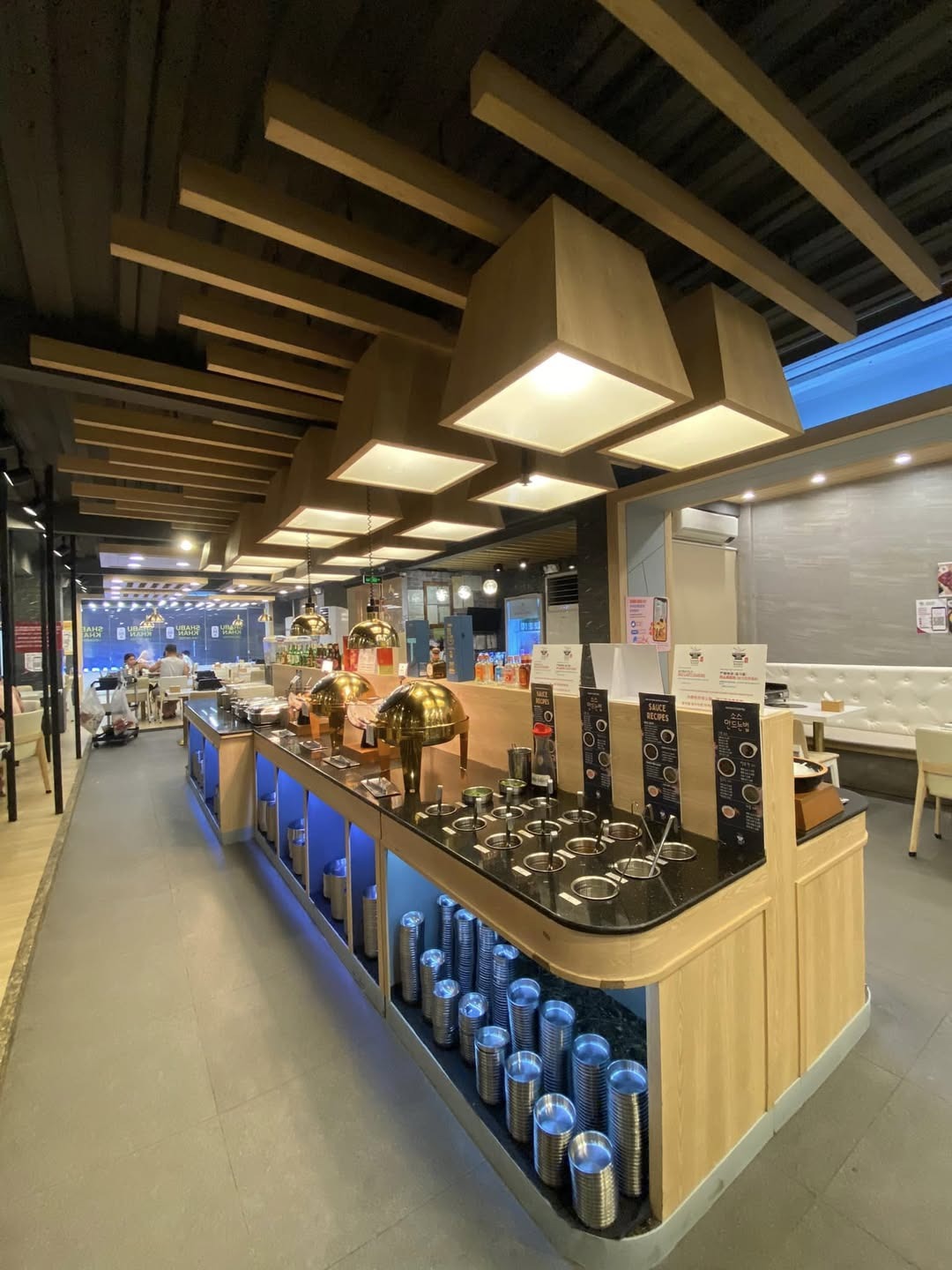 火鍋王 Shabu Khan 自助吧與店內空間