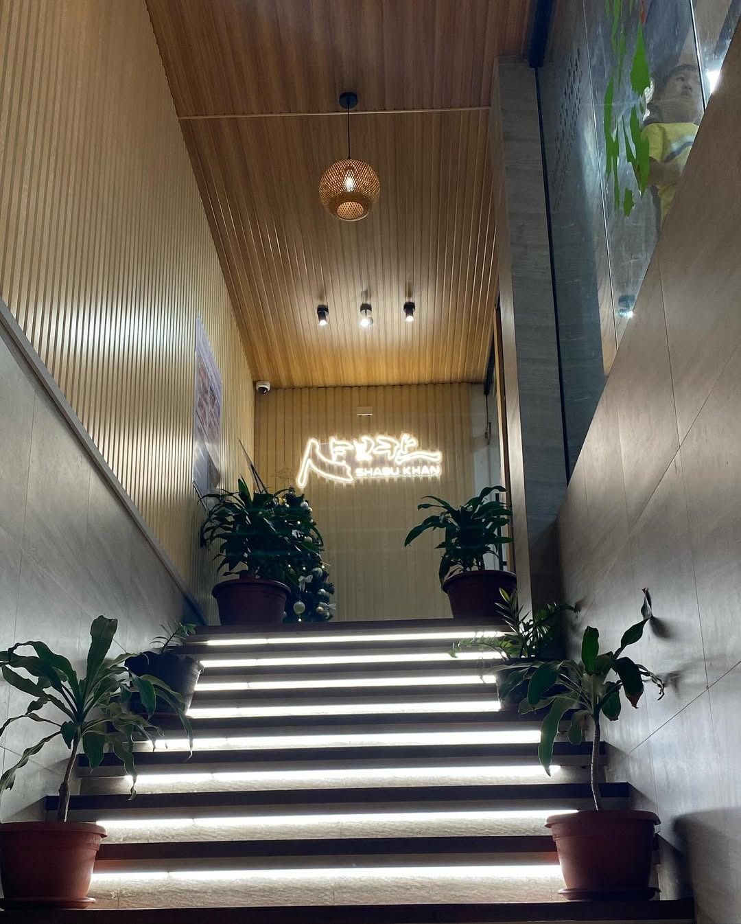 火鍋王 Shabu Khan 長灘島 餐廳入口樓梯