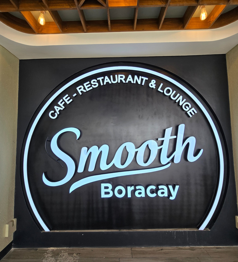 Smooth Cafe Boracay 店內圓形招牌