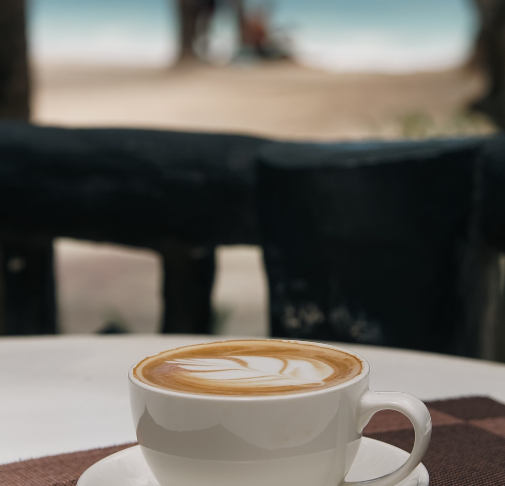 Smooth Cafe at Attic 咖啡與 Bulabog Beach 海景